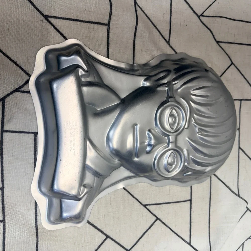 Wilton Harry‎ Potter Cake Pan 14